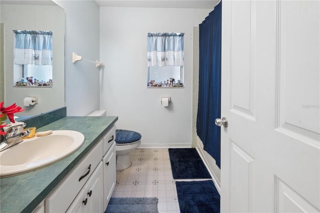For Sale: $300,000 (3 beds, 2 baths, 1402 Square Feet)