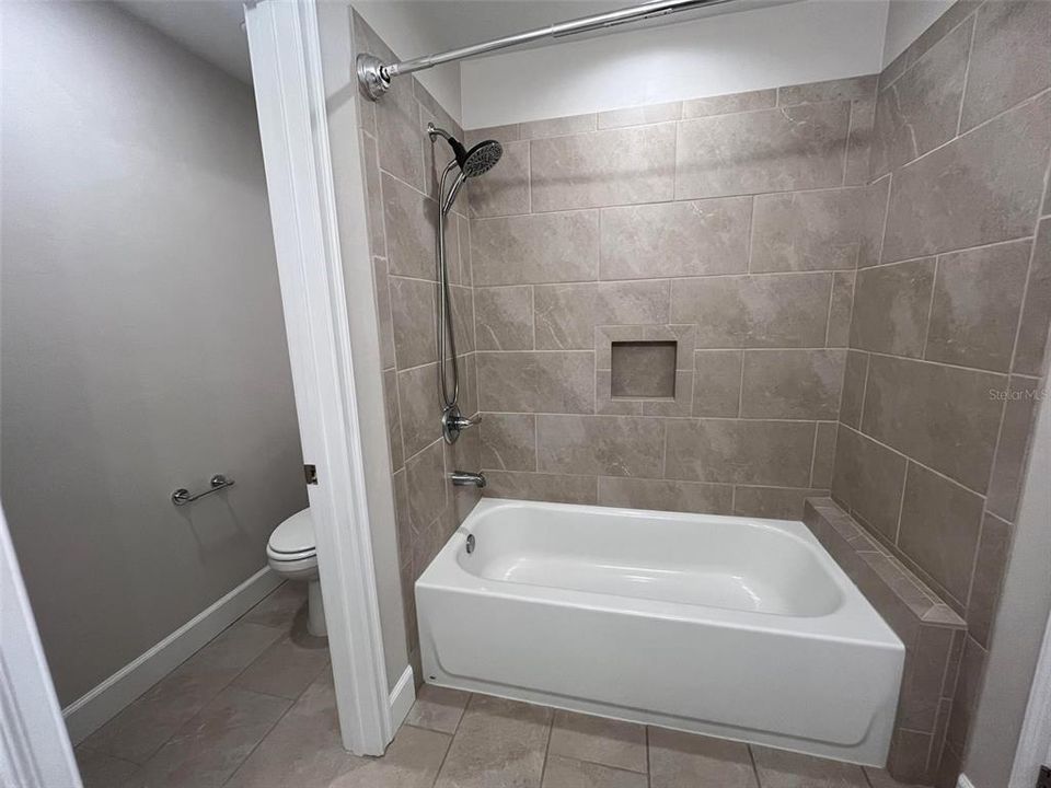 For Rent: $2,500 (3 beds, 2 baths, 1868 Square Feet)