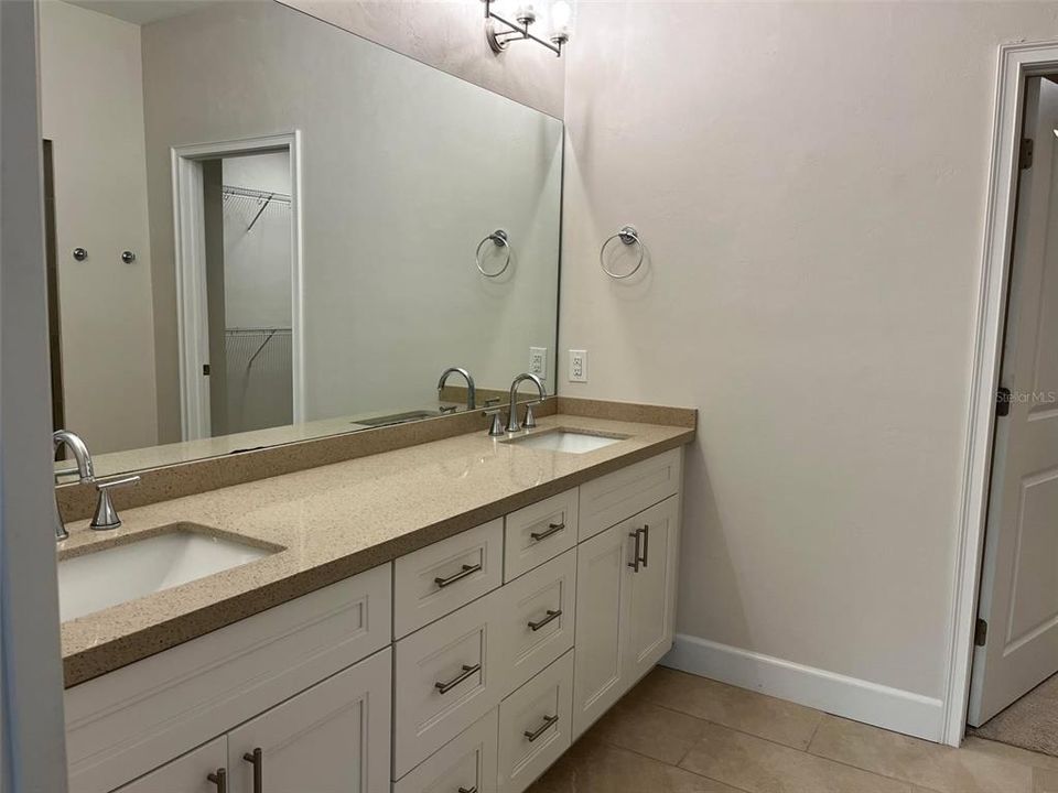 For Rent: $2,500 (3 beds, 2 baths, 1868 Square Feet)