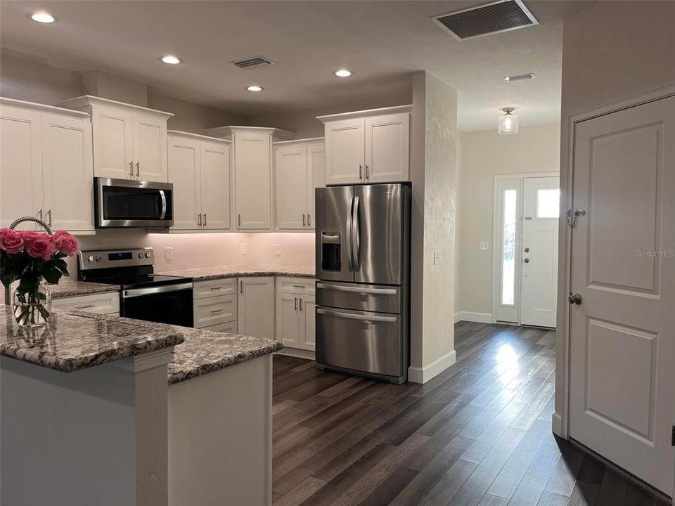 For Rent: $2,500 (3 beds, 2 baths, 1868 Square Feet)