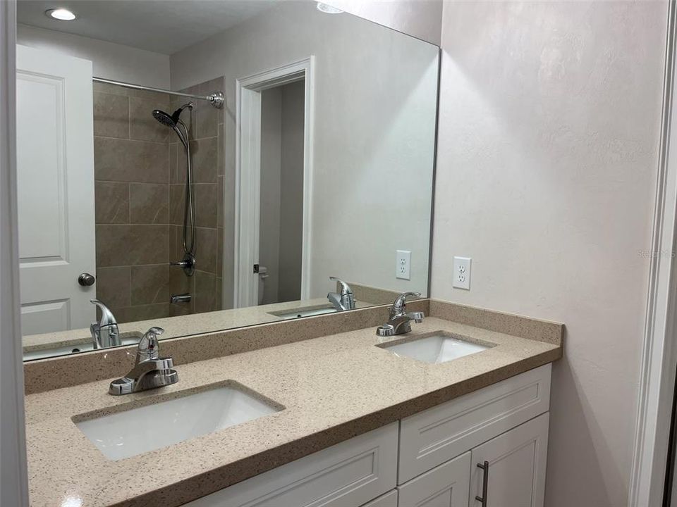 For Rent: $2,500 (3 beds, 2 baths, 1868 Square Feet)
