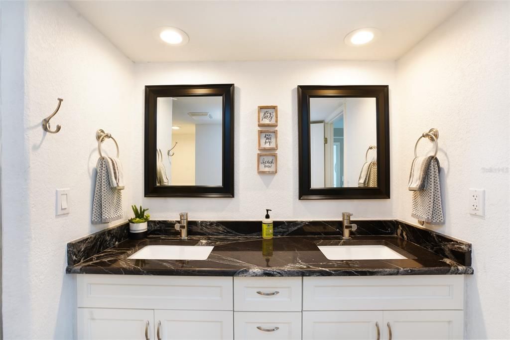 For Sale: $699,000 (2 beds, 2 baths, 1100 Square Feet)