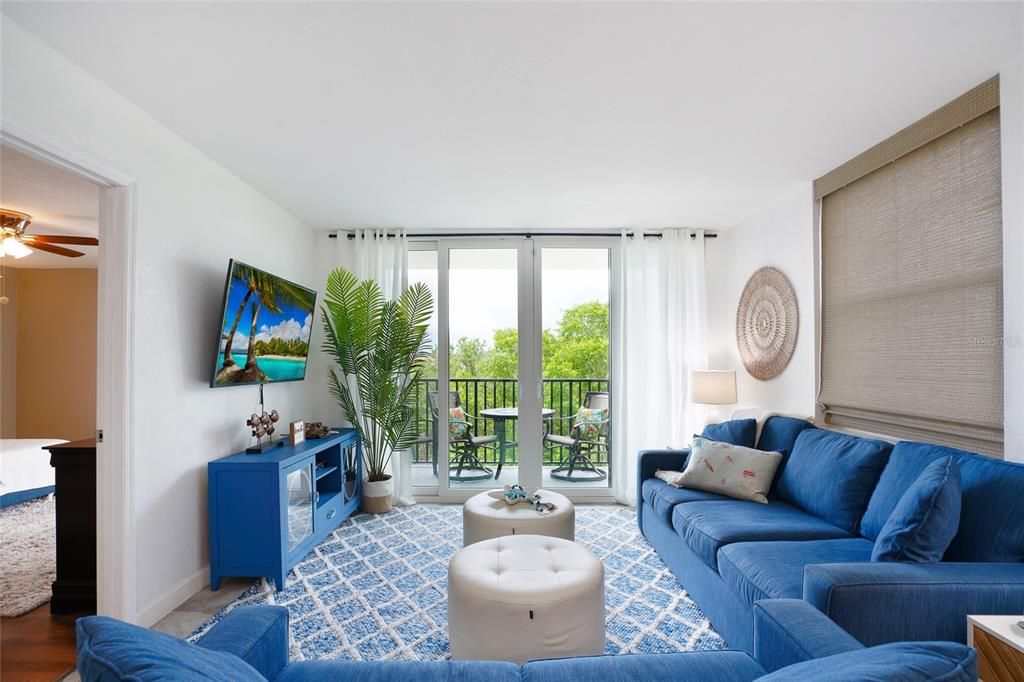 For Sale: $699,000 (2 beds, 2 baths, 1100 Square Feet)
