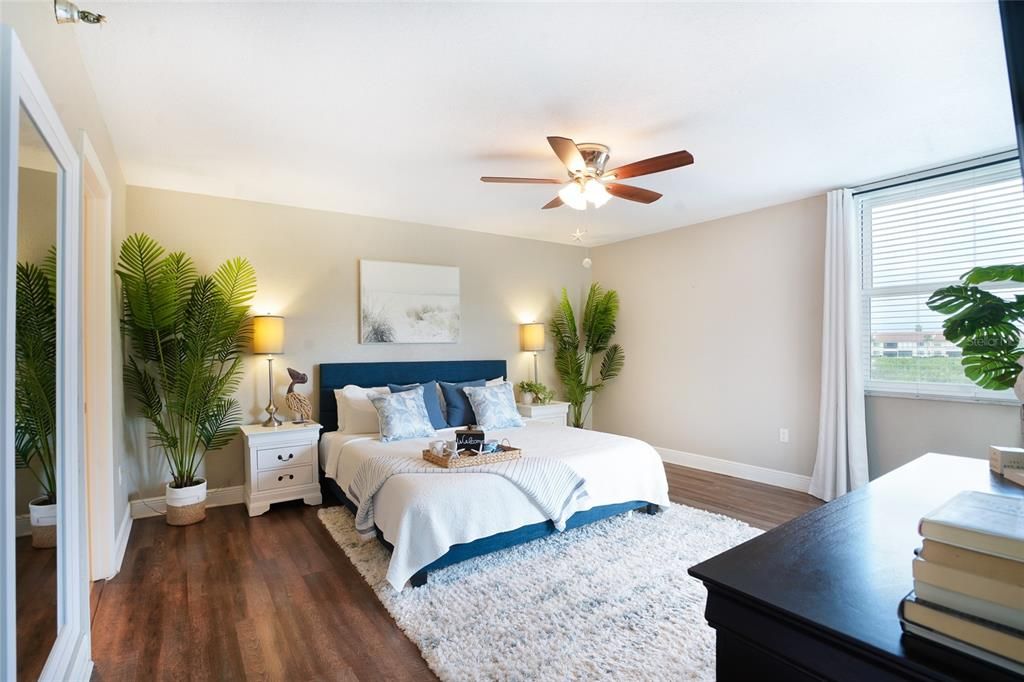For Sale: $699,000 (2 beds, 2 baths, 1100 Square Feet)