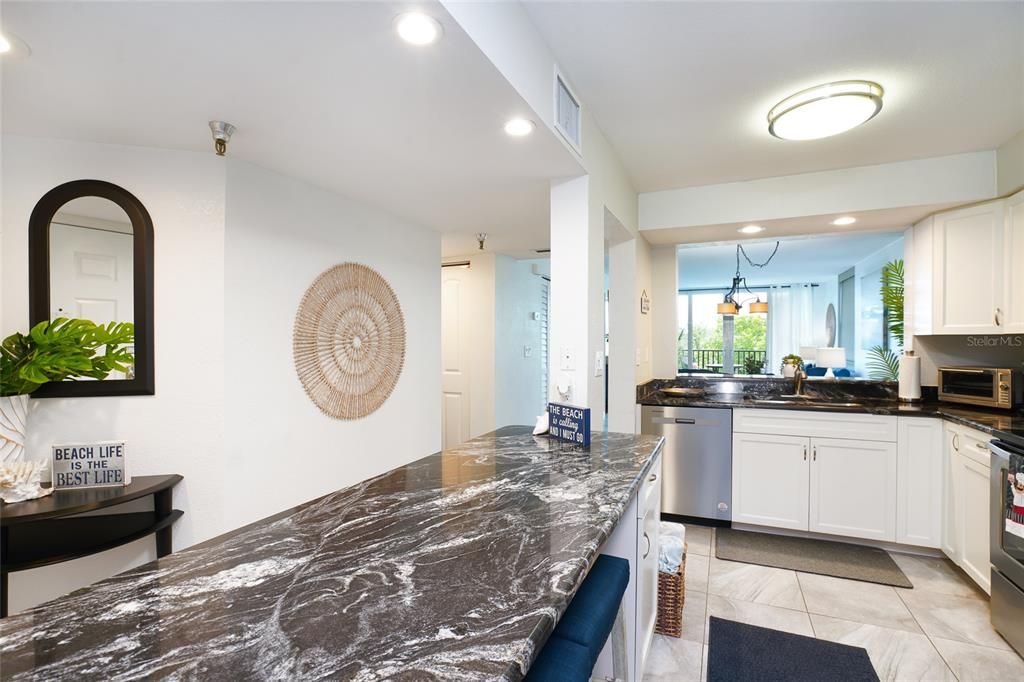 For Sale: $699,000 (2 beds, 2 baths, 1100 Square Feet)