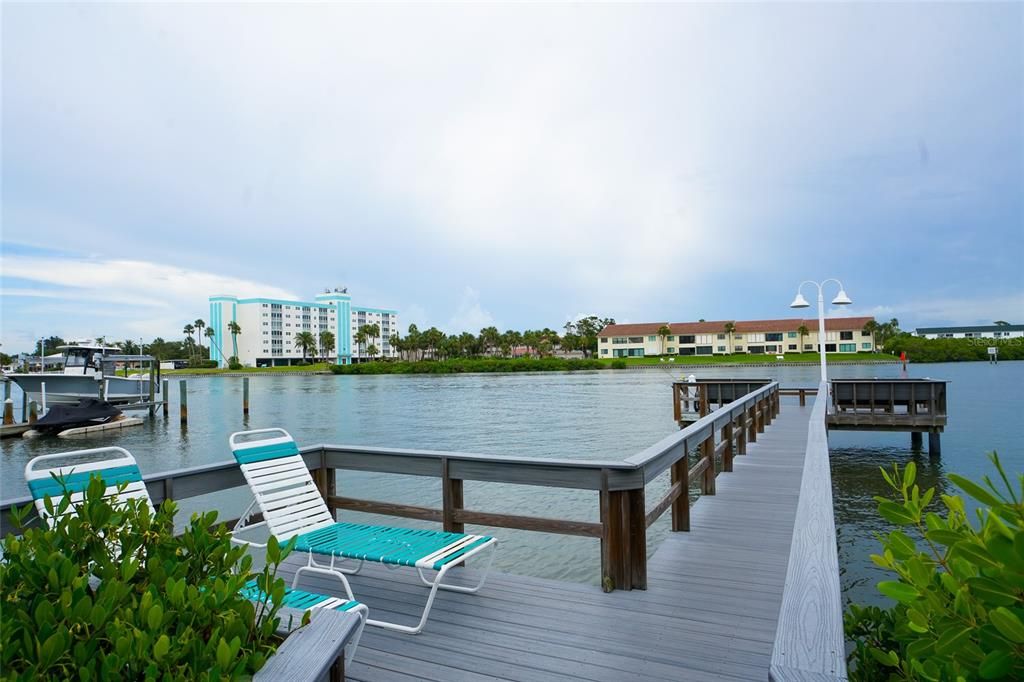 For Sale: $699,000 (2 beds, 2 baths, 1100 Square Feet)