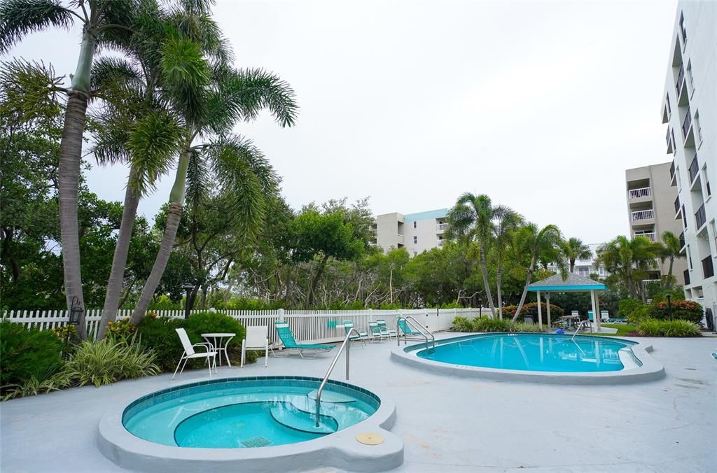 For Sale: $699,000 (2 beds, 2 baths, 1100 Square Feet)