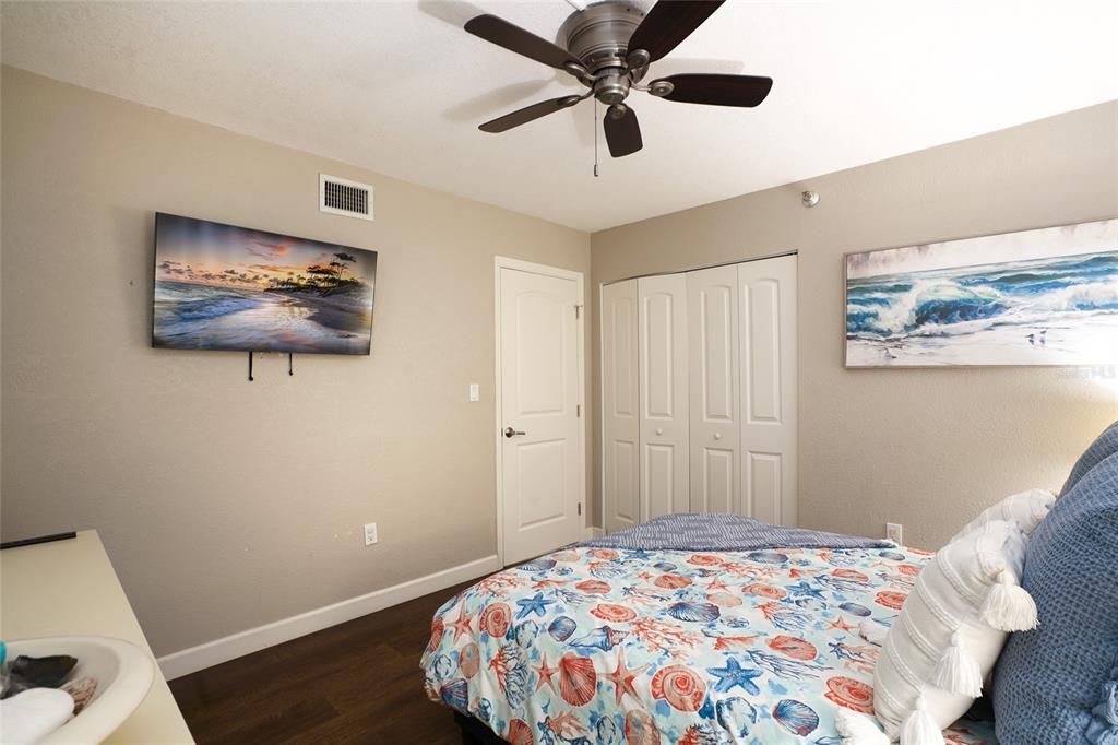 For Sale: $699,000 (2 beds, 2 baths, 1100 Square Feet)