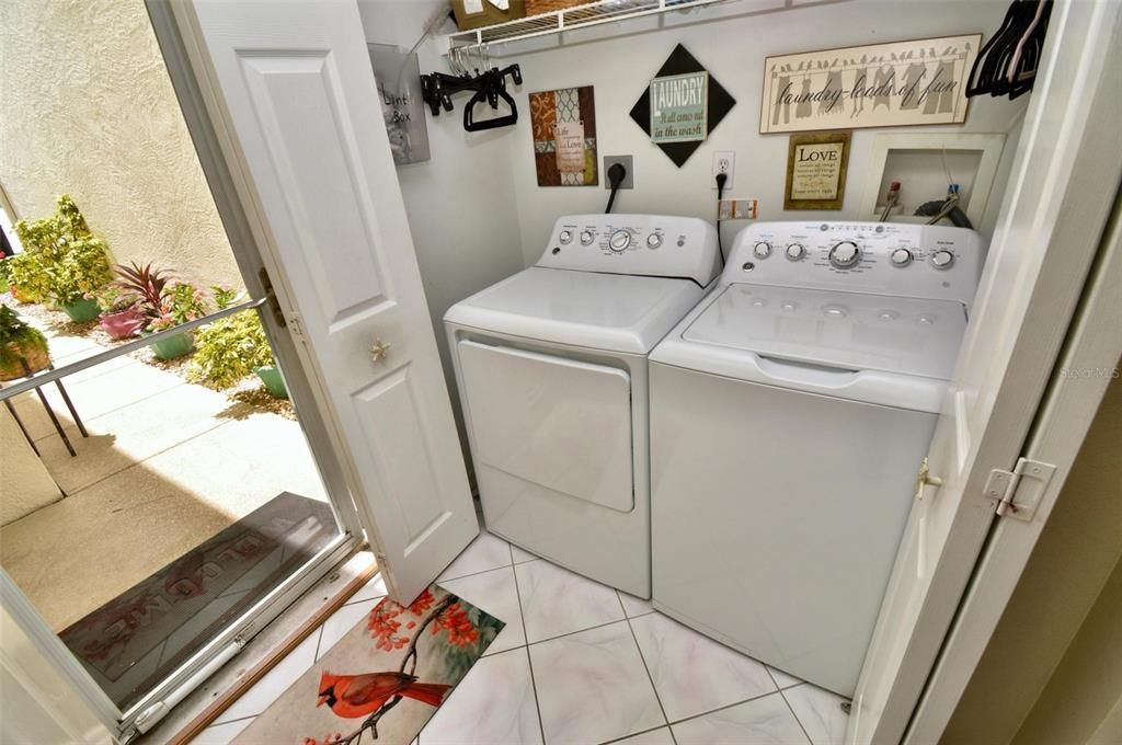 For Sale: $319,900 (2 beds, 2 baths, 1997 Square Feet)