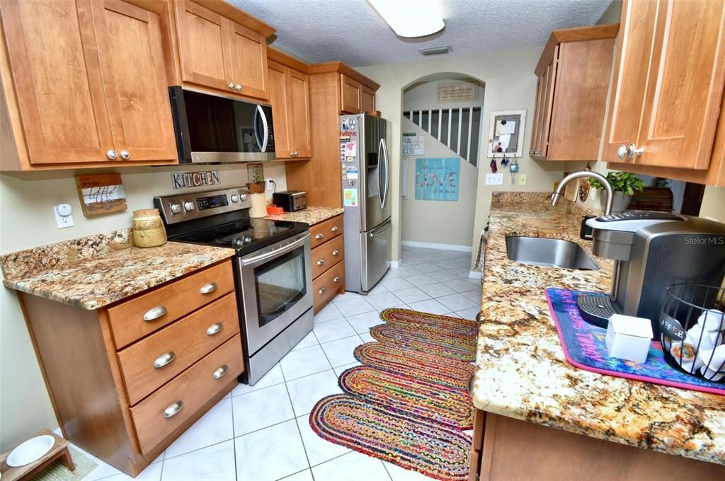 For Sale: $319,900 (2 beds, 2 baths, 1997 Square Feet)