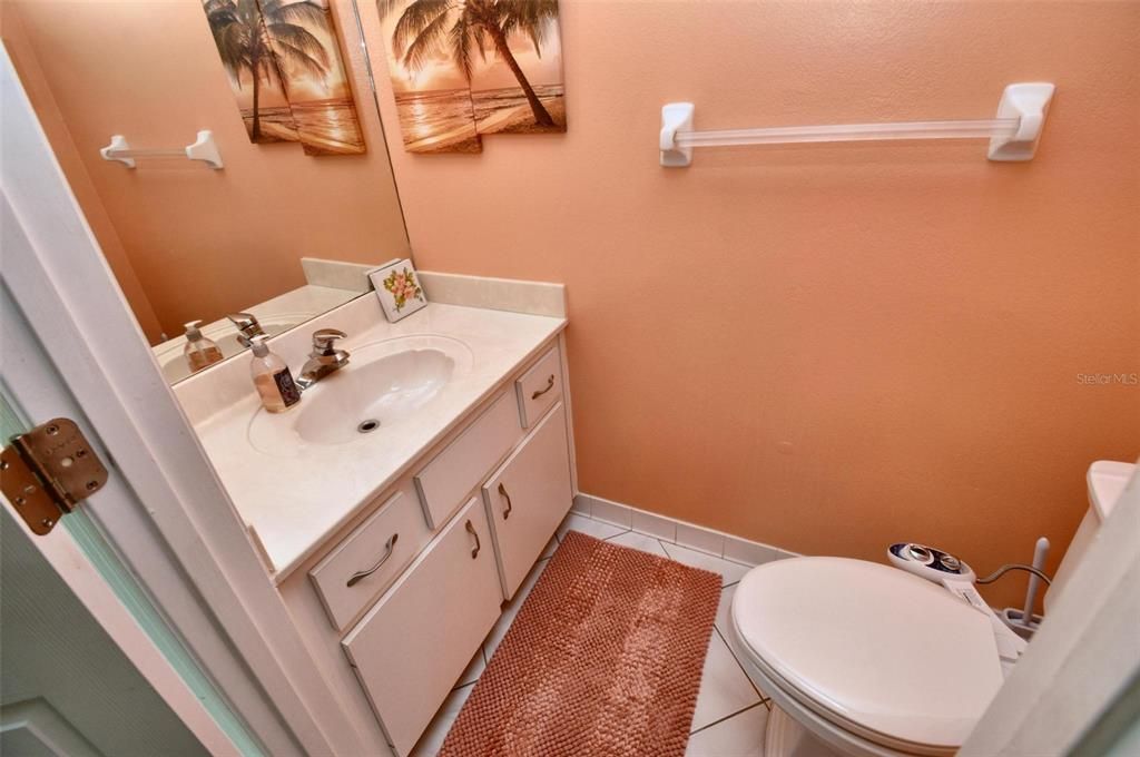 For Sale: $319,900 (2 beds, 2 baths, 1997 Square Feet)