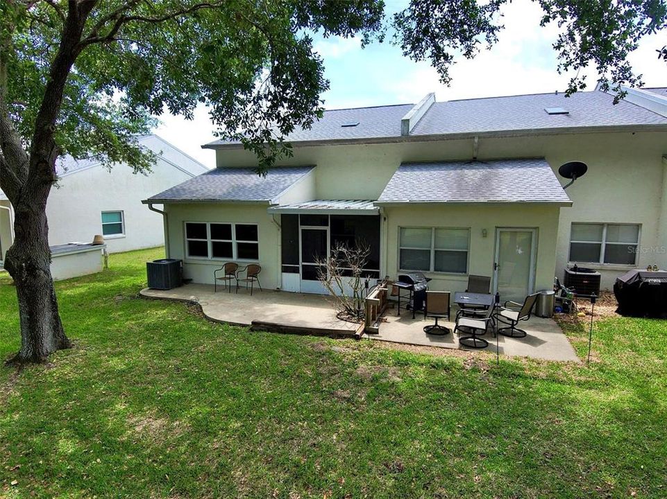 For Sale: $319,900 (2 beds, 2 baths, 1997 Square Feet)