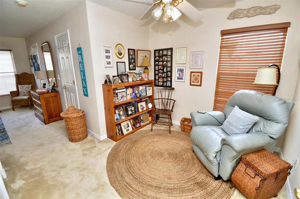 For Sale: $319,900 (2 beds, 2 baths, 1997 Square Feet)