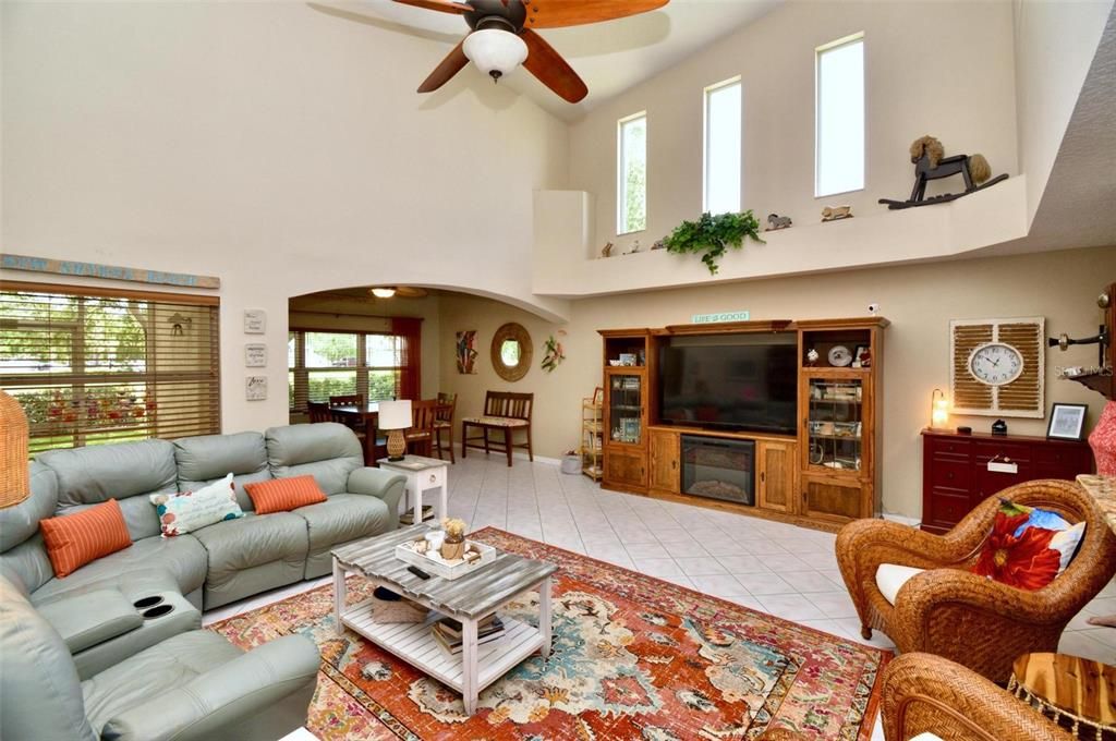 For Sale: $319,900 (2 beds, 2 baths, 1997 Square Feet)