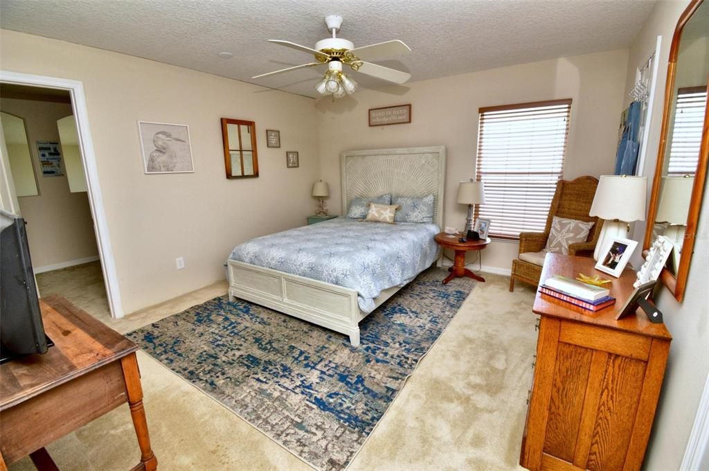 For Sale: $319,900 (2 beds, 2 baths, 1997 Square Feet)