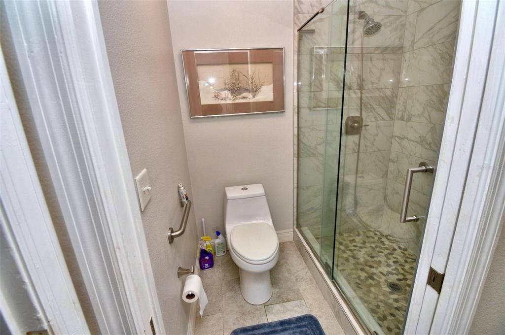 For Sale: $319,900 (2 beds, 2 baths, 1997 Square Feet)