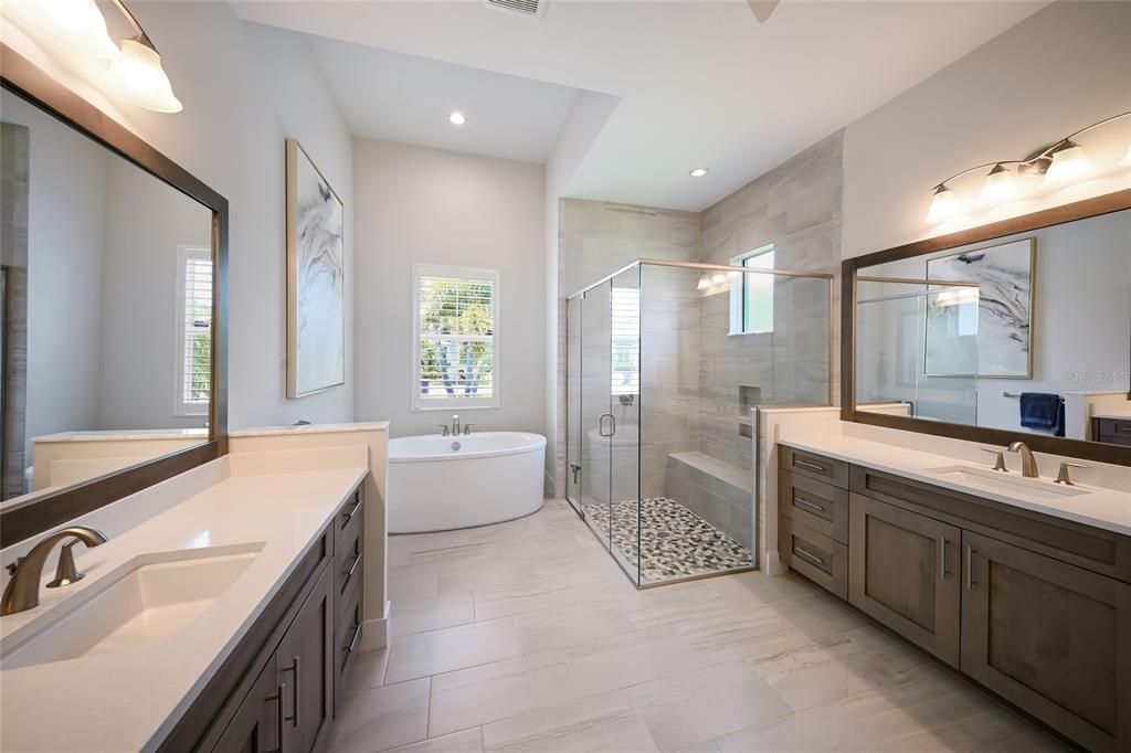 Под контрактом: $1,345,000 (3 спален, 3 ванн, 2885 Квадратных фут)