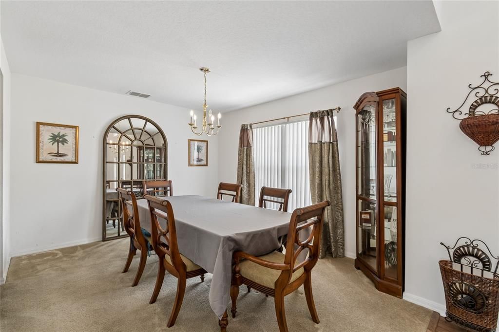 En Venta: $550,000 (4 camas, 2 baños, 2419 Pies cuadrados)