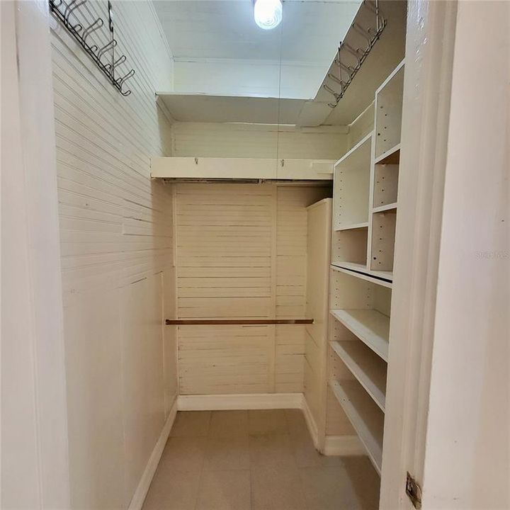 For Sale: $350,000 (0 beds, 0 baths, 1040 Square Feet)