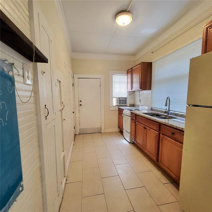 For Sale: $350,000 (0 beds, 0 baths, 1040 Square Feet)