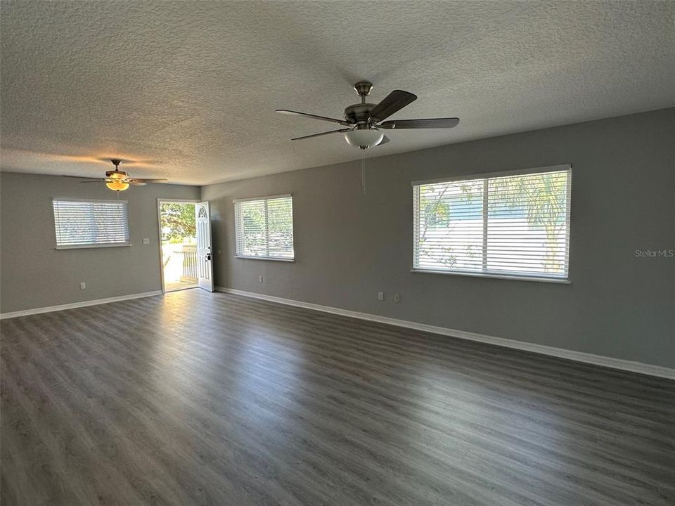 For Sale: $1,395,000 (7 beds, 0 baths, 3276 Square Feet)