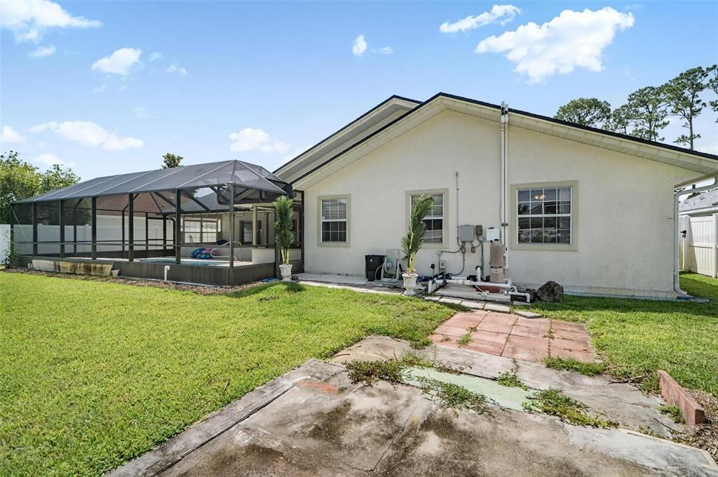 Activo con contrato: $2,600 (3 camas, 2 baños, 2472 Pies cuadrados)
