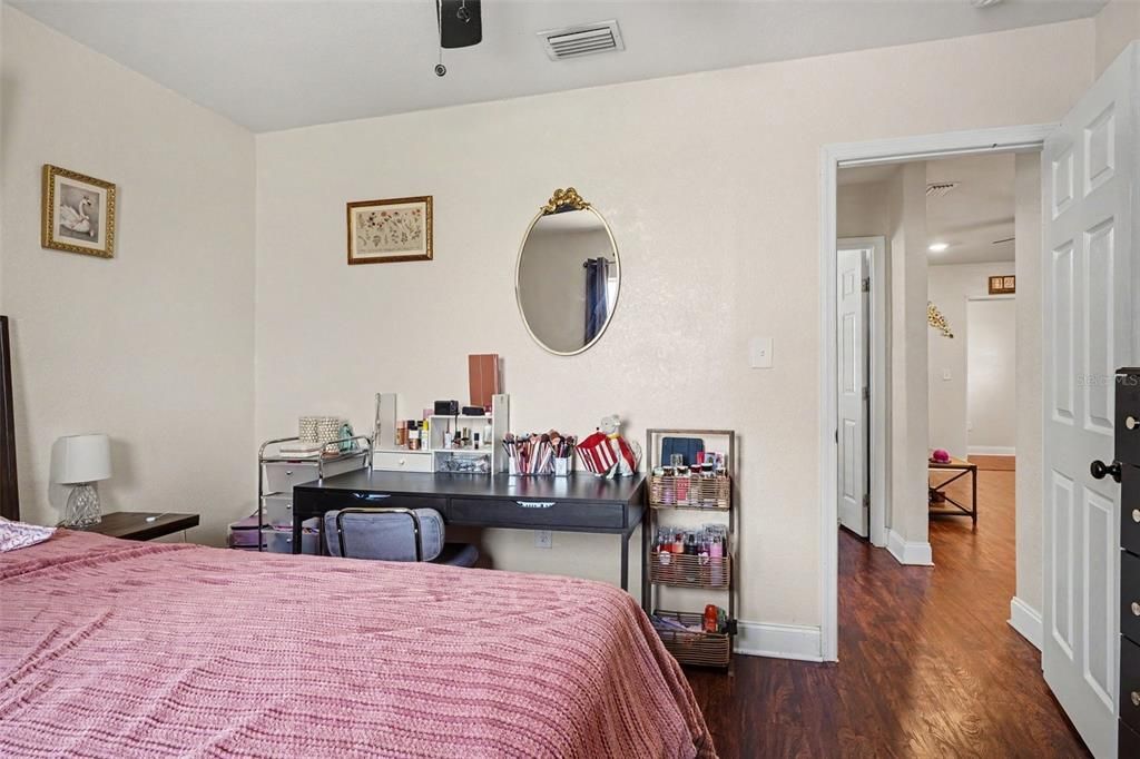 For Sale: $230,000 (2 beds, 1 baths, 835 Square Feet)