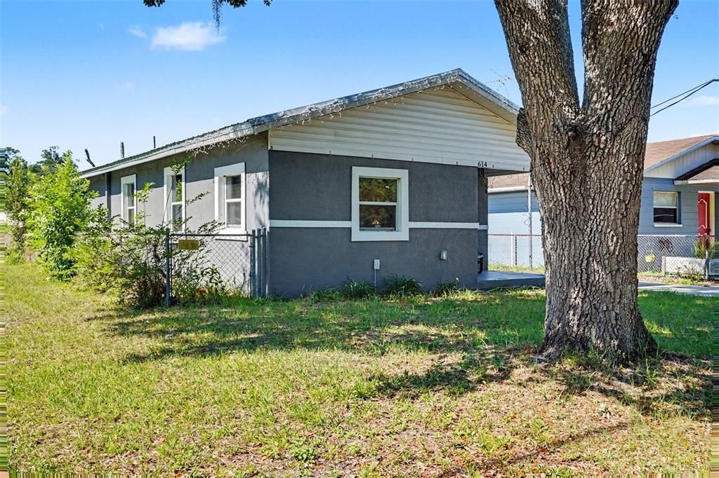 For Sale: $230,000 (2 beds, 1 baths, 835 Square Feet)