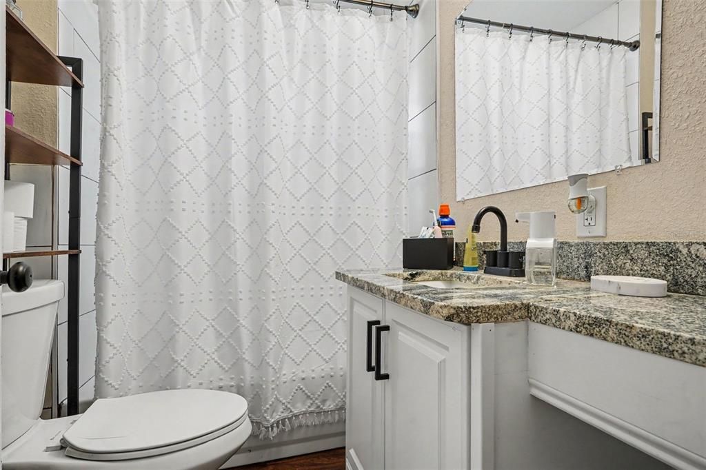 For Sale: $230,000 (2 beds, 1 baths, 835 Square Feet)