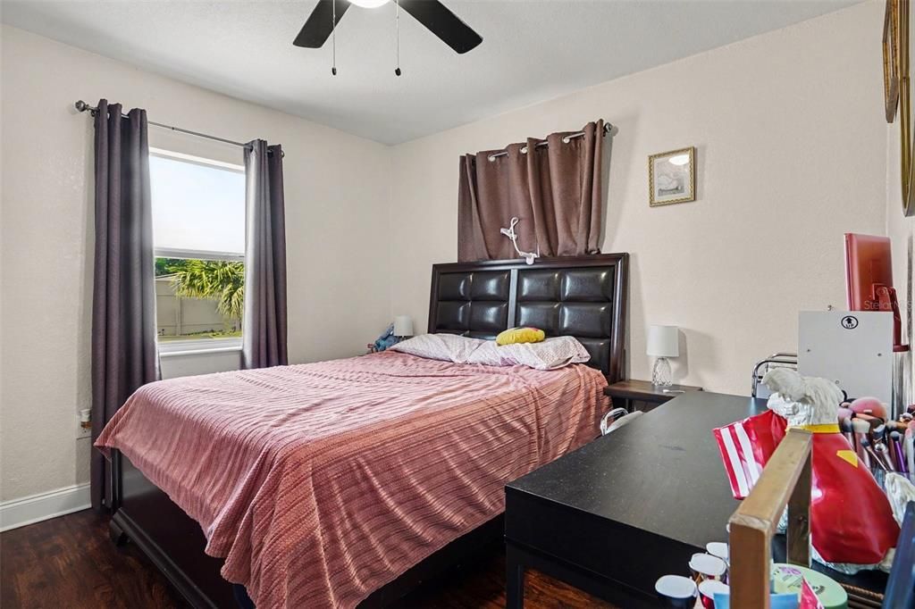 For Sale: $230,000 (2 beds, 1 baths, 835 Square Feet)