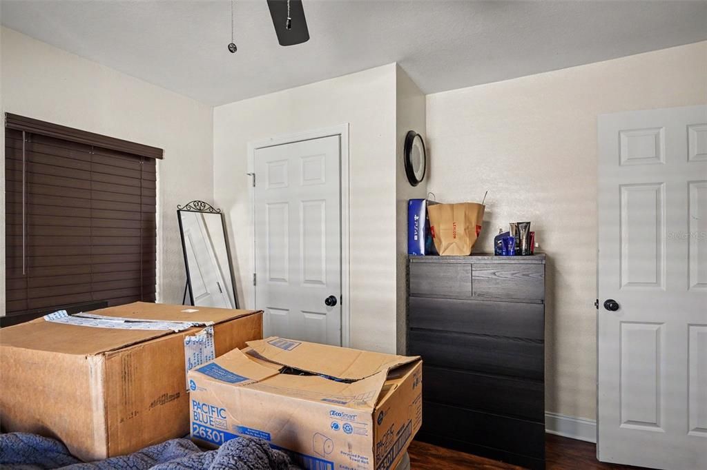 For Sale: $230,000 (2 beds, 1 baths, 835 Square Feet)