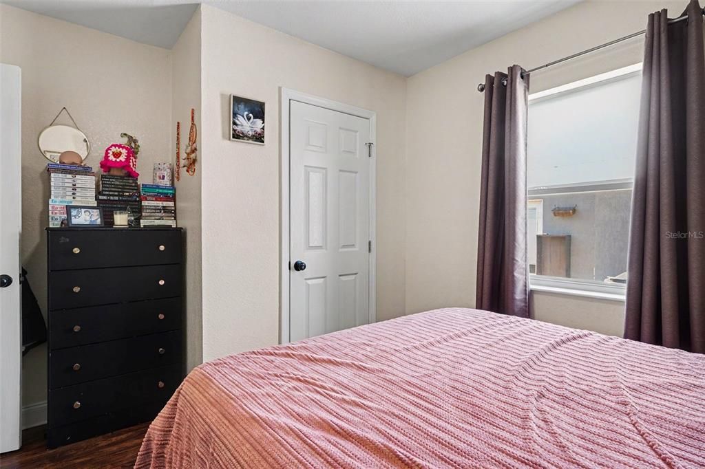 For Sale: $230,000 (2 beds, 1 baths, 835 Square Feet)