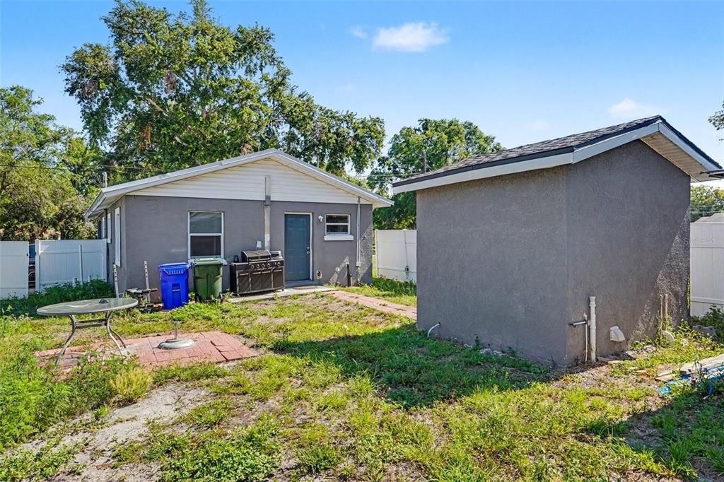 For Sale: $230,000 (2 beds, 1 baths, 835 Square Feet)