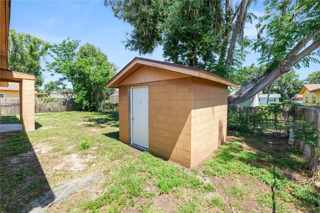 На продажу: $225,000 (4 спален, 1 ванн, 1808 Квадратных фут)
