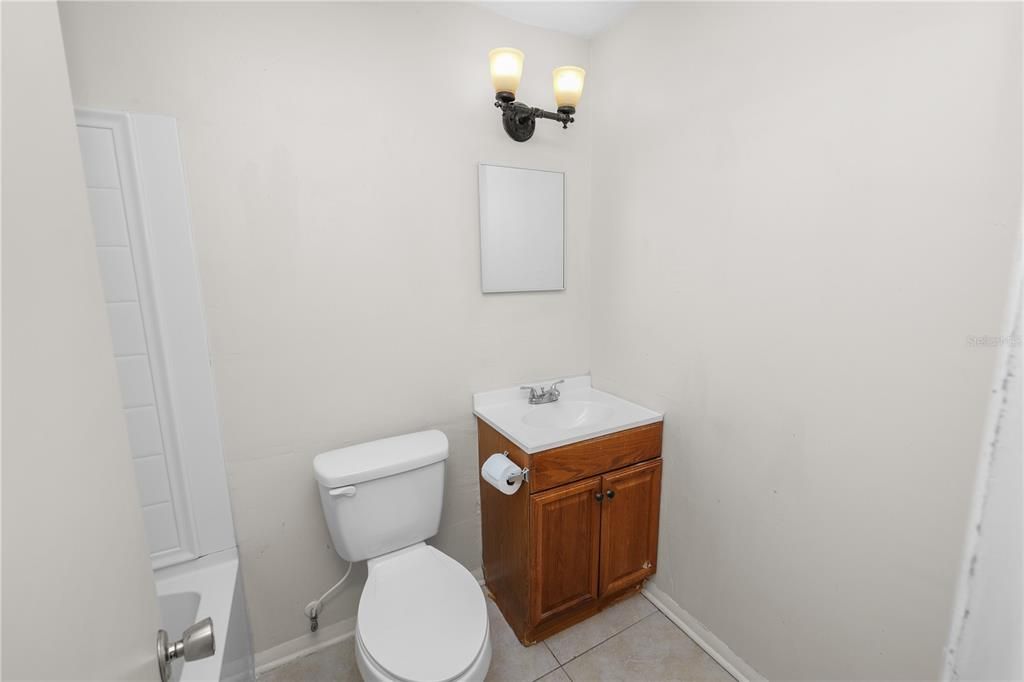 На продажу: $225,000 (4 спален, 1 ванн, 1808 Квадратных фут)