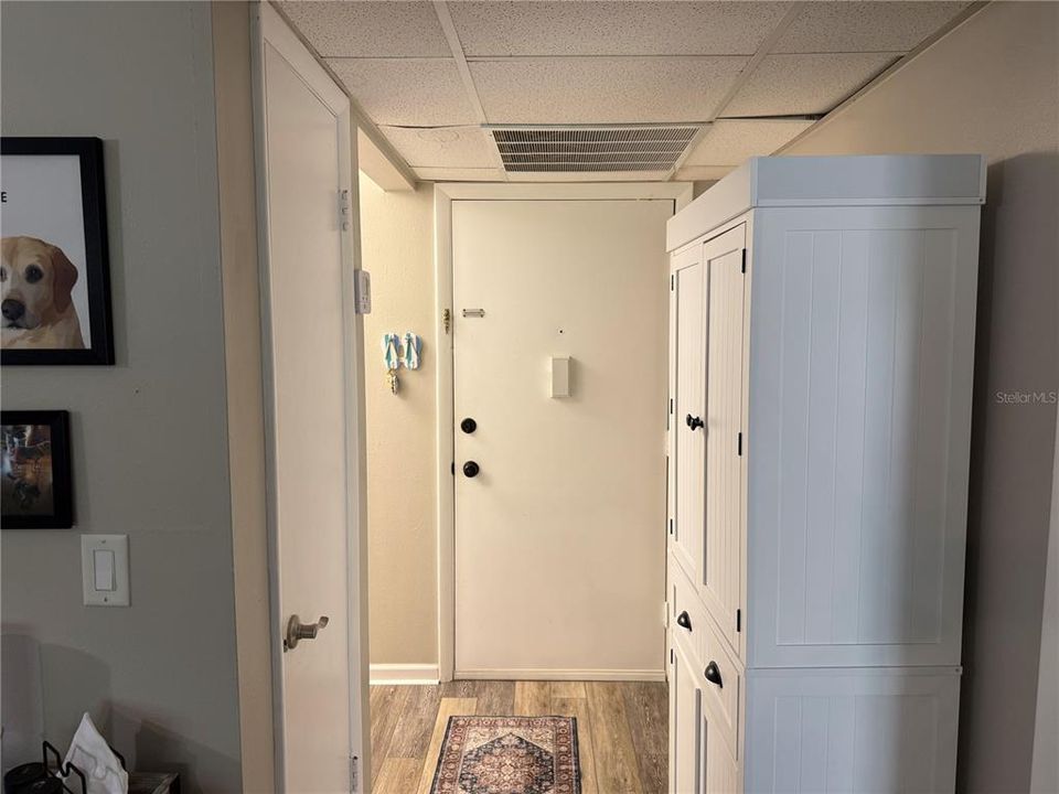 For Sale: $154,900 (1 beds, 1 baths, 660 Square Feet)