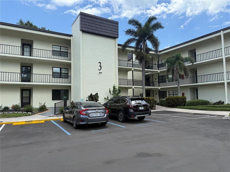 For Sale: $154,900 (1 beds, 1 baths, 660 Square Feet)