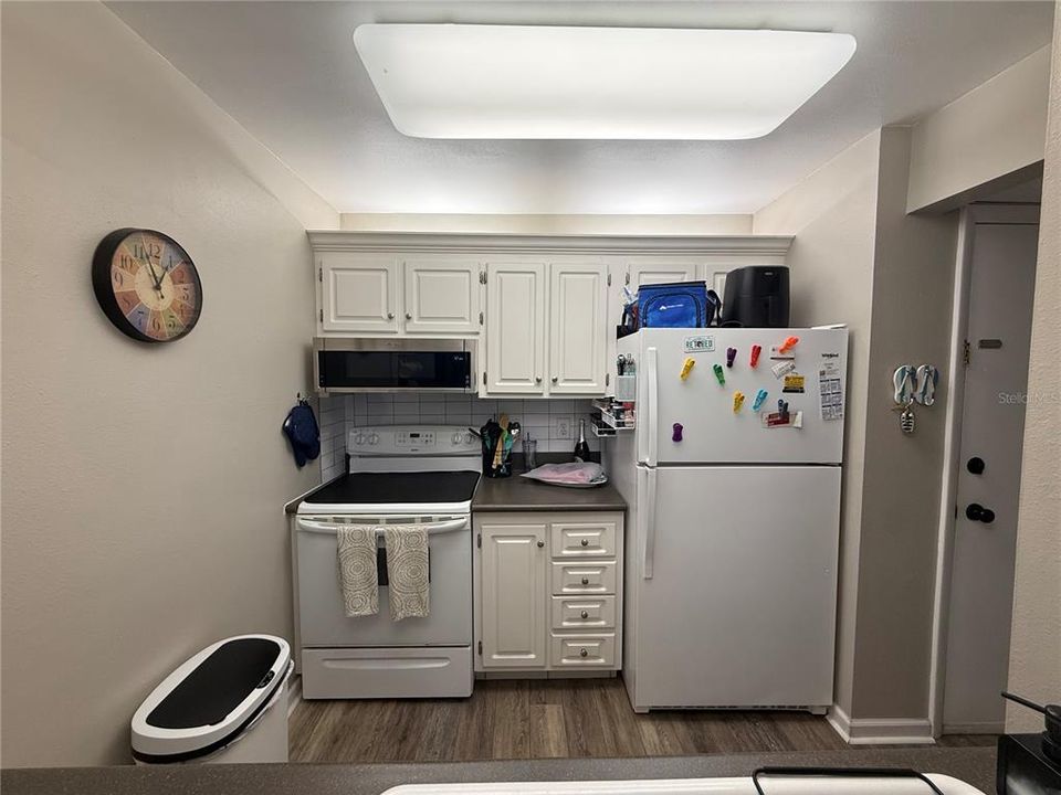 For Sale: $154,900 (1 beds, 1 baths, 660 Square Feet)