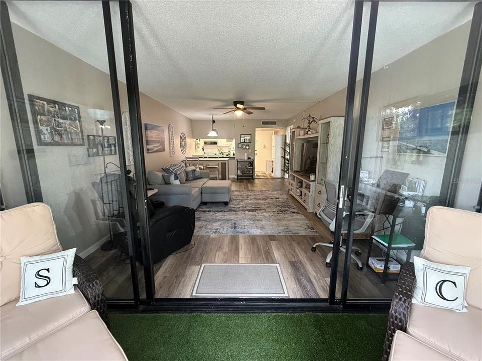For Sale: $154,900 (1 beds, 1 baths, 660 Square Feet)