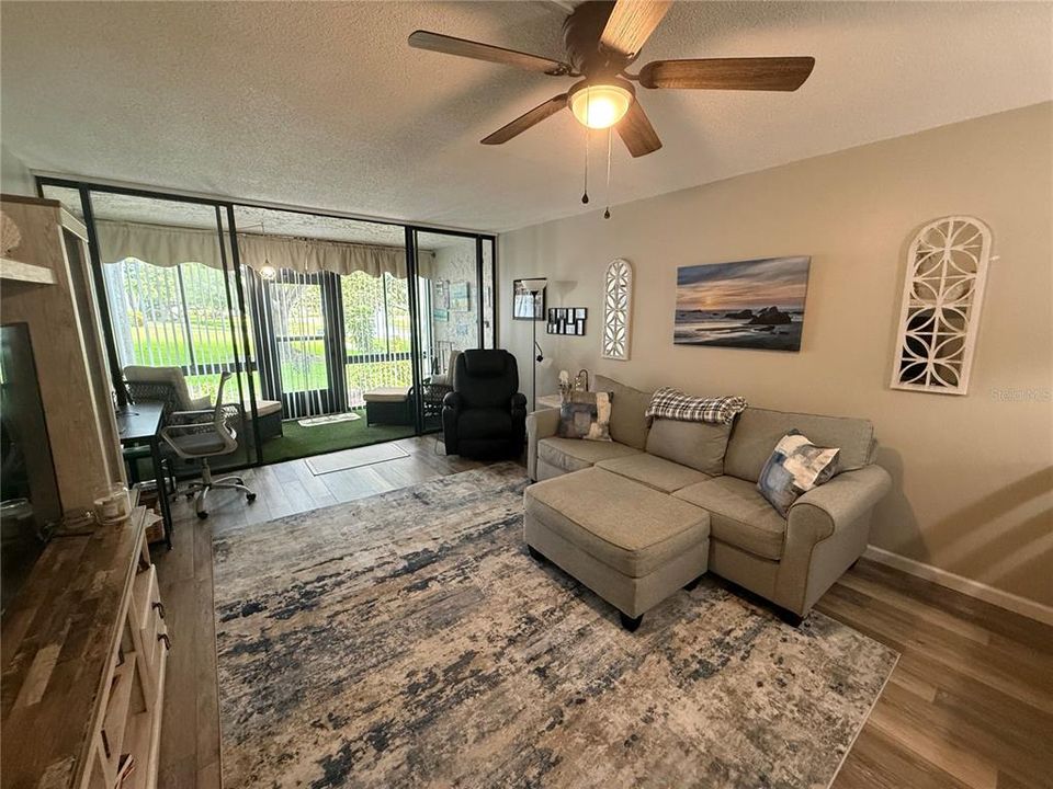 For Sale: $154,900 (1 beds, 1 baths, 660 Square Feet)