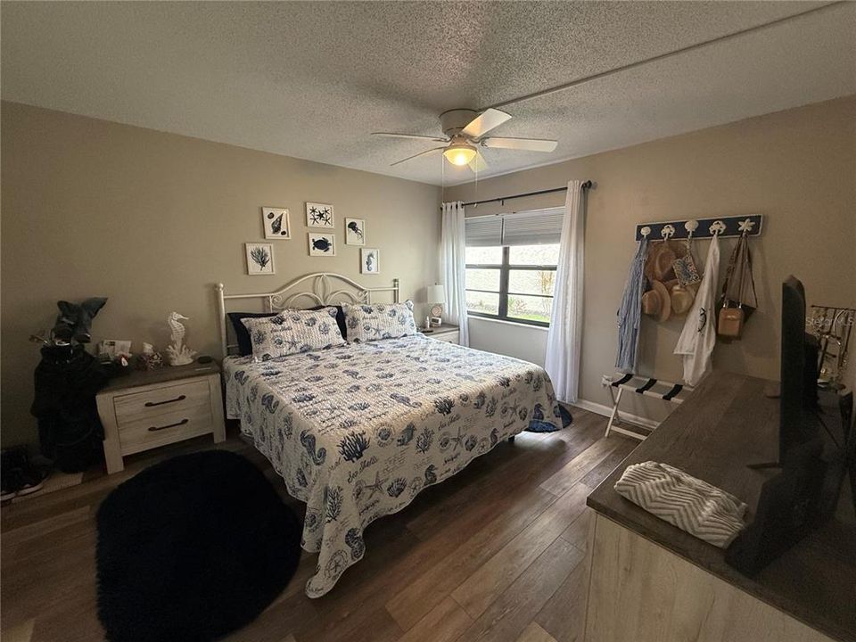 For Sale: $154,900 (1 beds, 1 baths, 660 Square Feet)