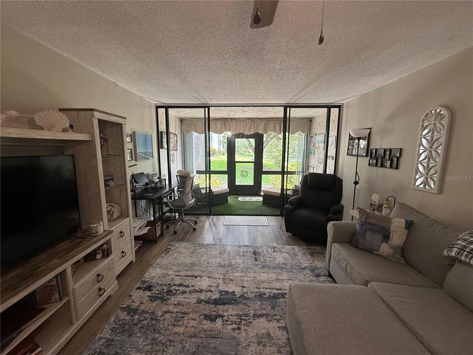 For Sale: $154,900 (1 beds, 1 baths, 660 Square Feet)