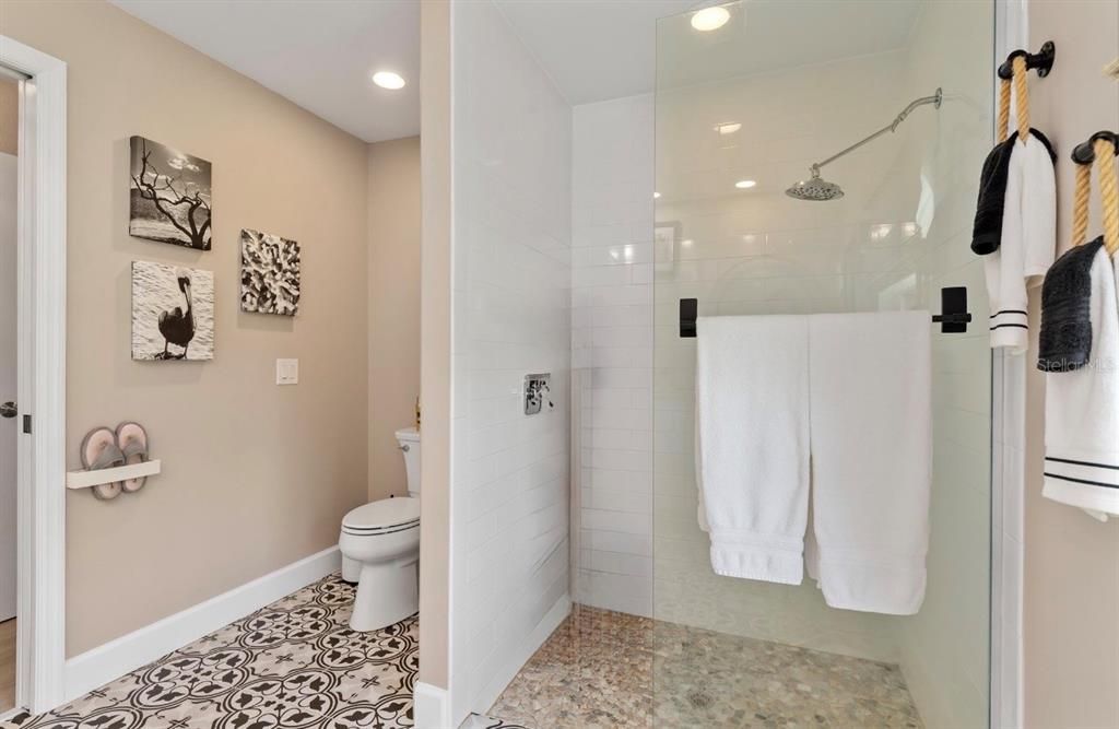 En Venta: $829,000 (4 camas, 3 baños, 2492 Pies cuadrados)