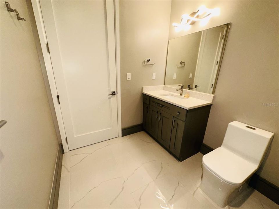 For Rent: $3,650 (2 beds, 2 baths, 1133 Square Feet)