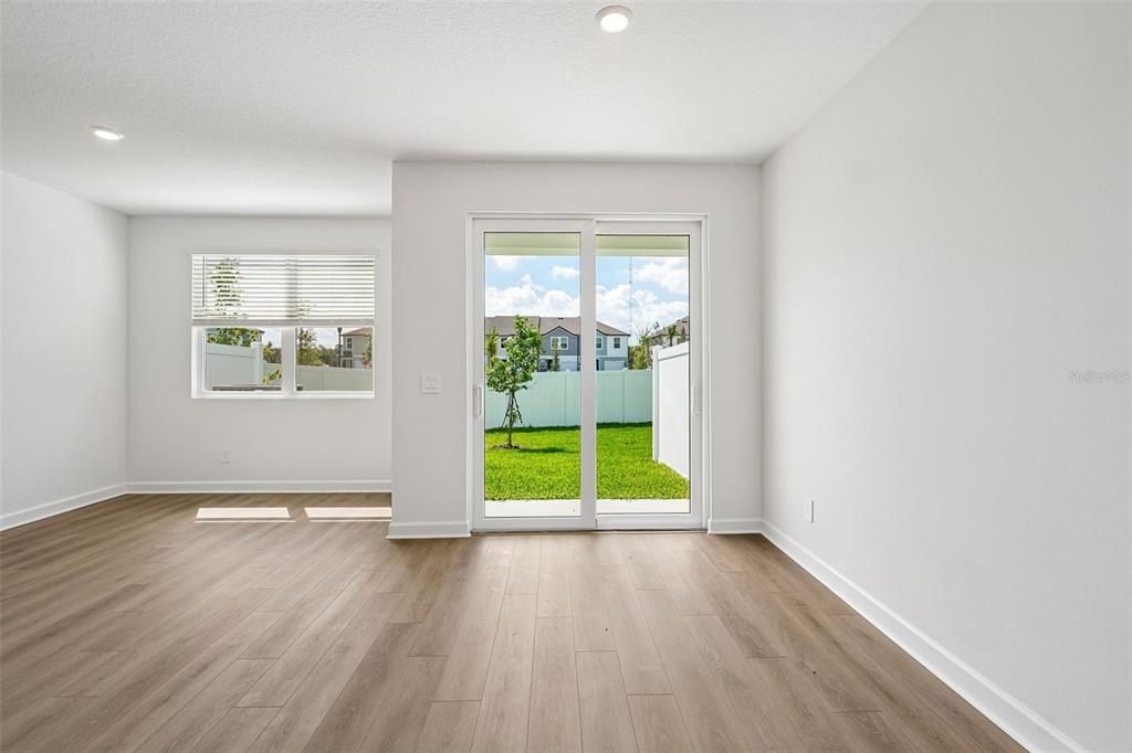 На продажу: $359,990 (3 спален, 2 ванн, 1557 Квадратных фут)