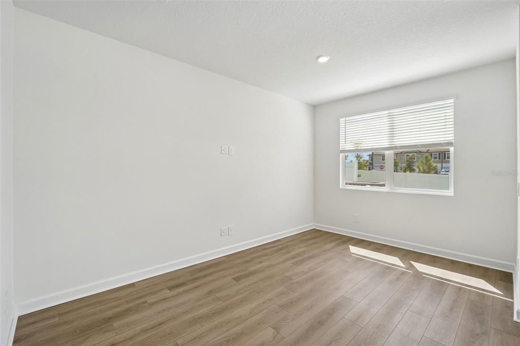На продажу: $359,990 (3 спален, 2 ванн, 1557 Квадратных фут)