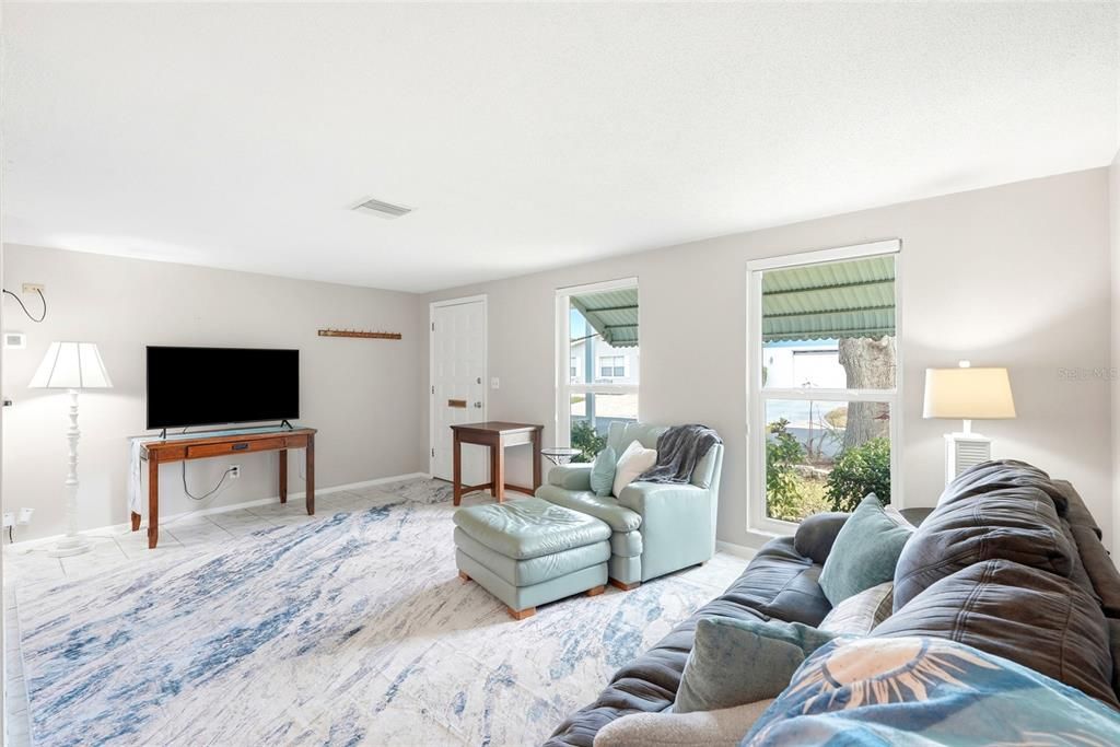 For Rent: $2,100 (2 beds, 1 baths, 748 Square Feet)