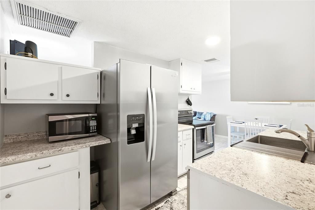 For Rent: $2,100 (2 beds, 1 baths, 748 Square Feet)