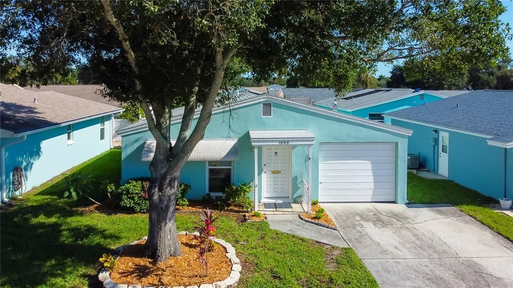 For Rent: $2,100 (2 beds, 1 baths, 748 Square Feet)