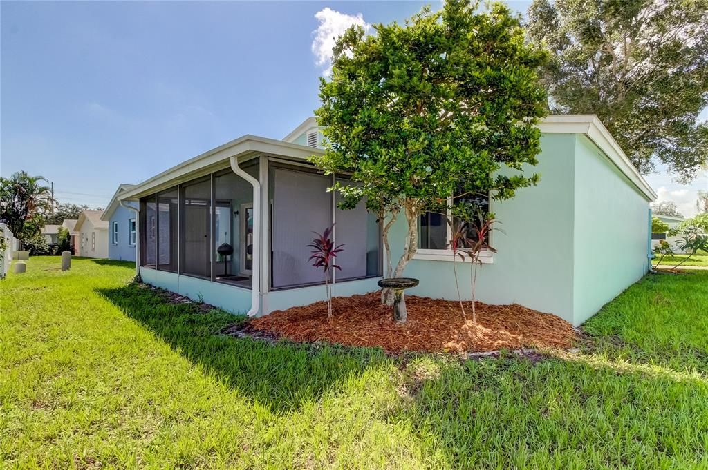 For Rent: $2,100 (2 beds, 1 baths, 748 Square Feet)